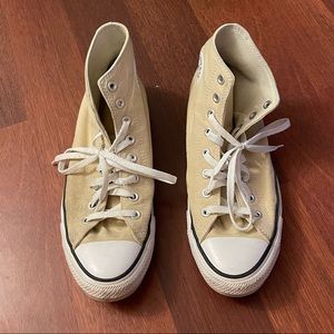 Mens high top converse size 9.5. Tan/ peach color.